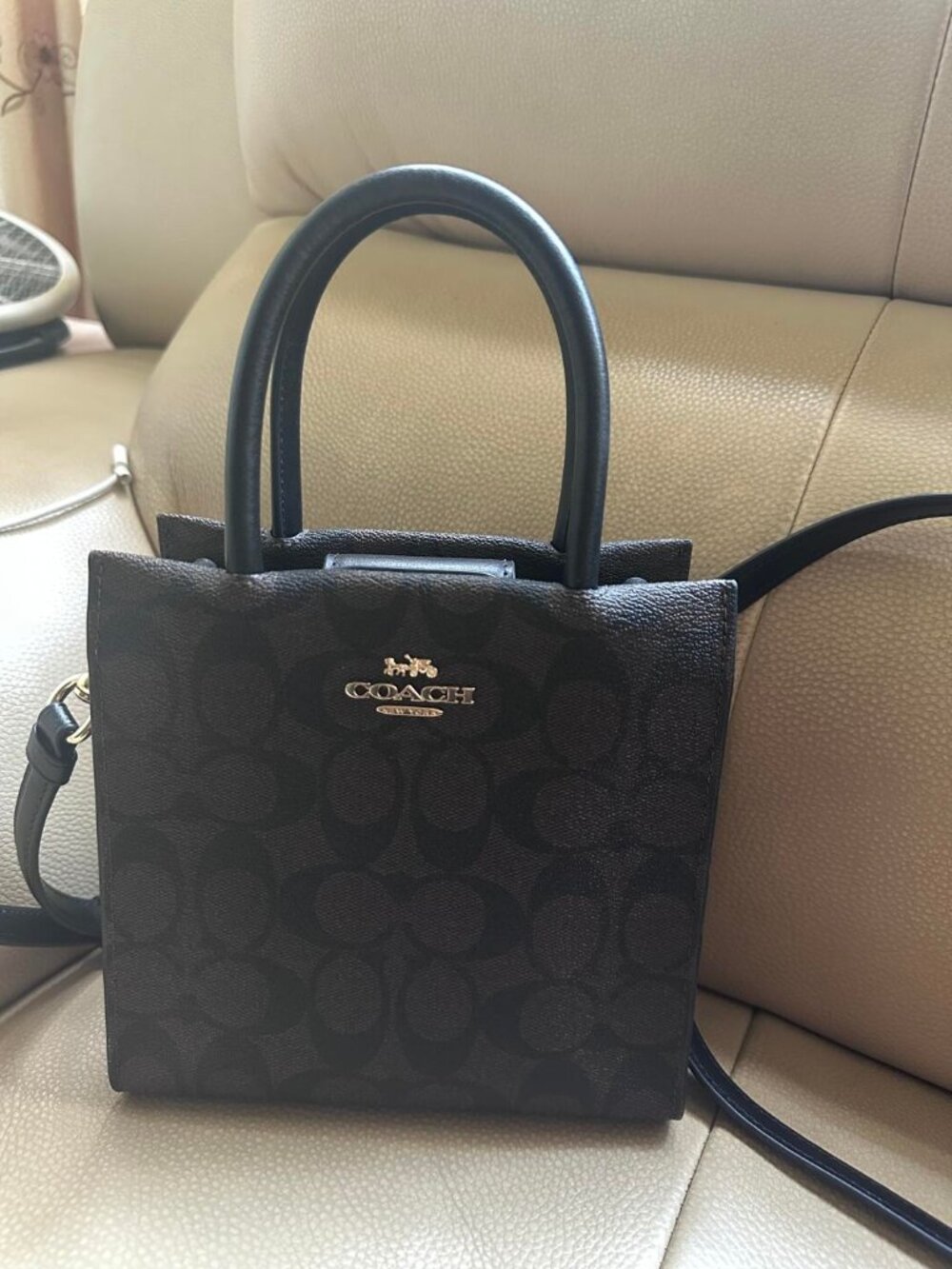 Coach Cally Mini crossbody bag for all types of people
